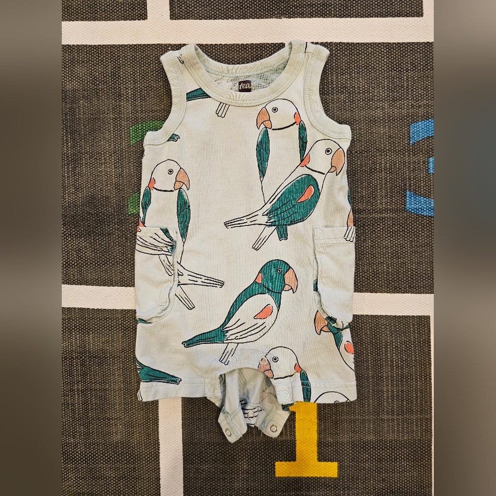 Tea tank top/shorts onsie with pockets on sides, size 6-9 months